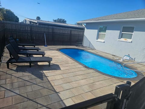 Florida Retreat Heated Pool House in Bayshore Gardens