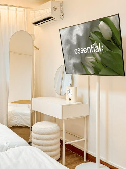 Bed, TV and multimedia, Bedroom, air conditioner