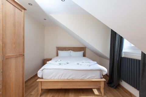 Luxurious Edinburgh Townhouse with Hot Tub Apartment in Edinburgh