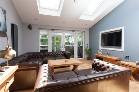 Luxurious Edinburgh Townhouse with Hot Tub Apartment in Edinburgh