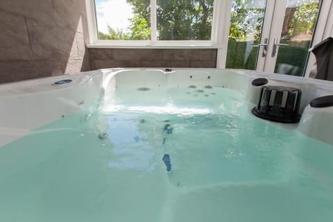 Luxurious Edinburgh Townhouse with Hot Tub Apartment in Edinburgh