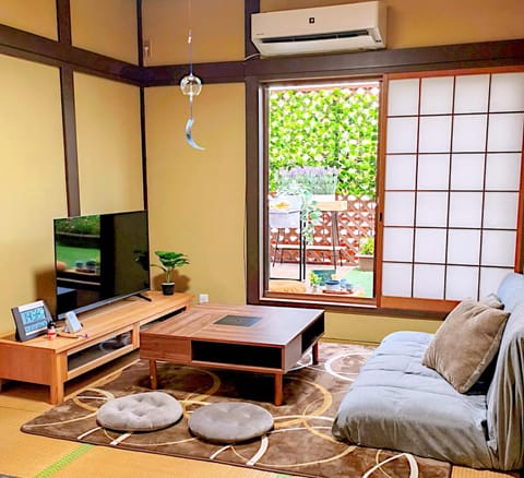 Communal lounge/ TV room, Living room, Seating area, Area and facilities, internet, air conditioner
