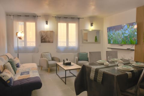 Living room, Dining area