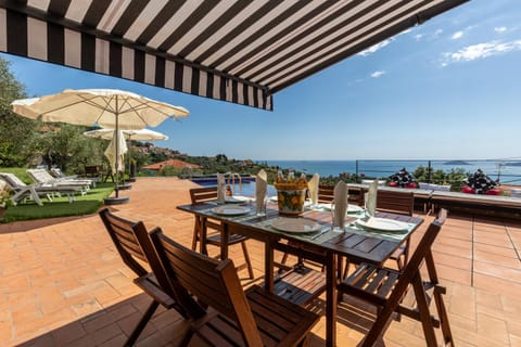 Patio, Day, Natural landscape, View (from property/room), Balcony/Terrace, Balcony/Terrace, Dining area, Sea view, sunbed