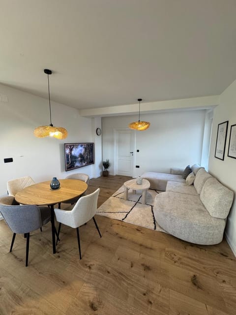 TV and multimedia, Living room, Dining area