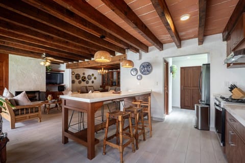 Kitchen or kitchenette, Living room