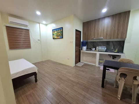 Bed, Kitchen or kitchenette, Photo of the whole room, Dining area, Bedroom, air conditioner