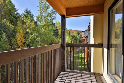 Trailside Loft at Pico - Ski-In, Out Condo with Loft & 2BR - Steps to Lift House in Mendon