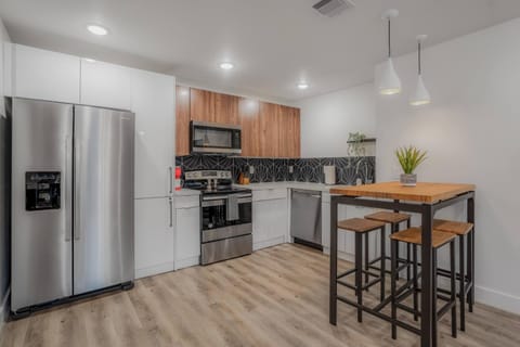 Kitchen or kitchenette, Dining area, kitchen
