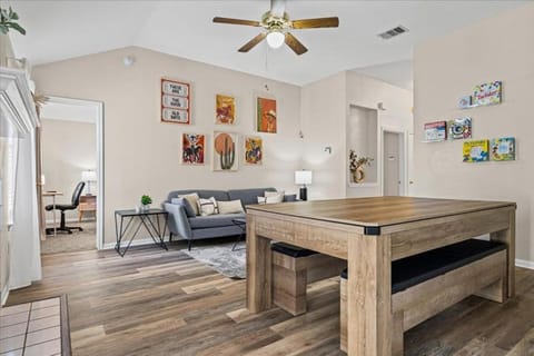 Hill Country Getaway Games, Fire Pit & Deck Apartment in Leander