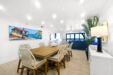 Luxury direct oceanfront corner with large private balcony, heated pool and garage House in Daytona Beach