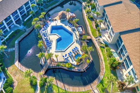3BRPoolside Condo Near Beach House in Saint Augustine Beach