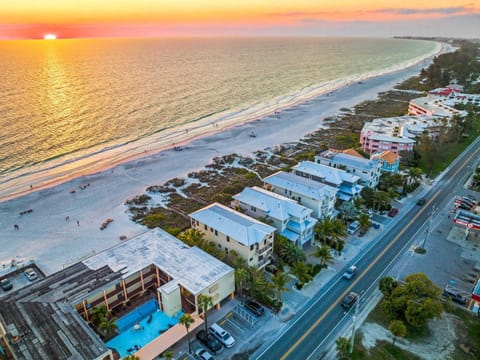 Beach Side Paradise - Luxury Home on the Beach House in Bradenton Beach