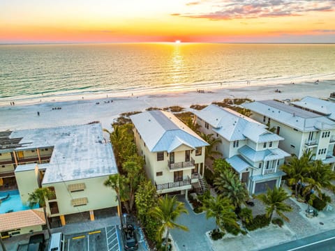 Beach Side Paradise - Luxury Home on the Beach House in Bradenton Beach