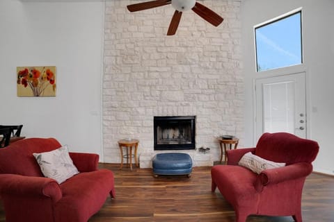 Austin Luxury Hills 4BR Gated Home w Pool Apartment in Lakeway