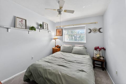 Cozy Haven near Manatee Memorial and Great Beaches House in Bradenton