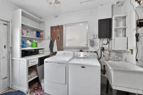 Cozy Haven near Manatee Memorial and Great Beaches House in Bradenton