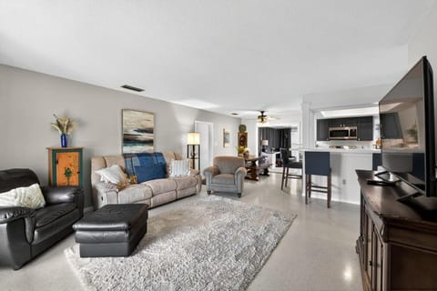 Cozy Haven near Manatee Memorial and Great Beaches House in Bradenton