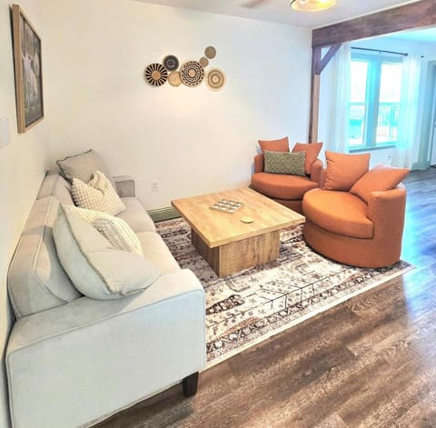 Entire House Charming 4 BR Home on Lewisville Lake House in Little Elm