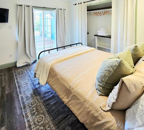 Entire House Charming 4 BR Home on Lewisville Lake House in Little Elm