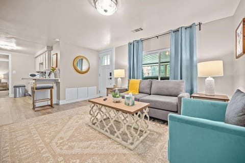 Private Basement - Two King Beds and Hot Tub Apartment in Saint Charles