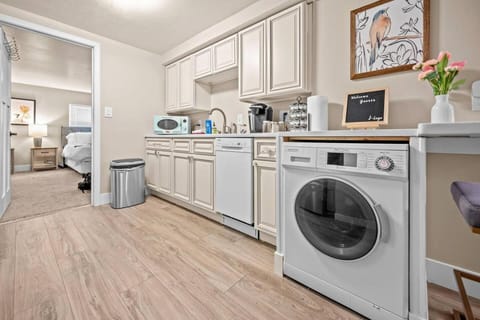 Private Basement - Two King Beds and Hot Tub Apartment in Saint Charles