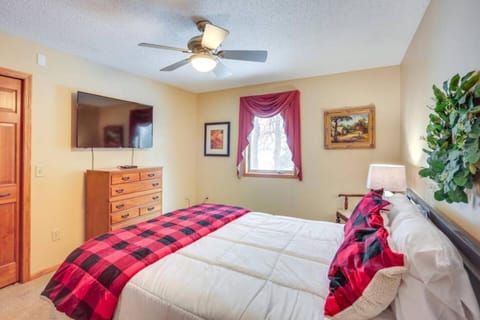 On the lake Hot Tub Pool Table 10 Beds House in Howard Lake