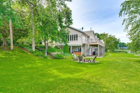On the lake Hot Tub Pool Table 10 Beds House in Howard Lake