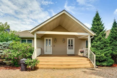 On the lake Hot Tub Pool Table 10 Beds House in Howard Lake