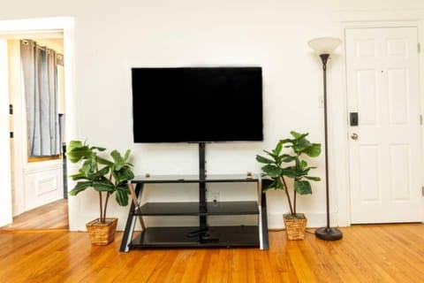Spacious 1 bedroom Downtown House in Albany
