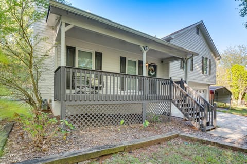 Easy I-20 Access to ATL Suburban Retreat with Yard House in Douglasville