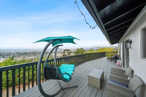 Entire Private Home with 2 Bedrooms 1 Bathroom, Grand View, King Bed, Spacious, Parking, Available Now House in Casa De Oro-Mount