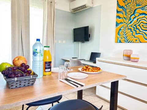 TV and multimedia, Kitchen or kitchenette, Dining area, air conditioner