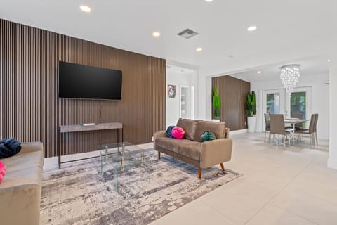 Living room, Seating area, Evening entertainment