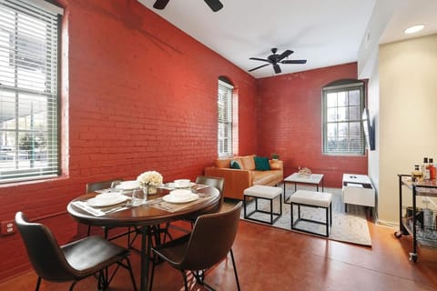 Group Getaway - 2 Modern 3BR-2BA Warehouse Flats - 6 Bedrooms & 4 Baths Total Apartment in Warehouse District