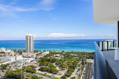 View (from property/room), Balcony/Terrace, City view, Sea view