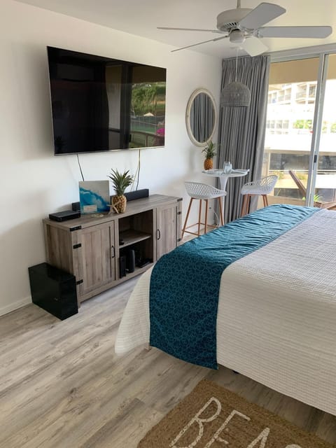 TV and multimedia, Photo of the whole room, Bedroom