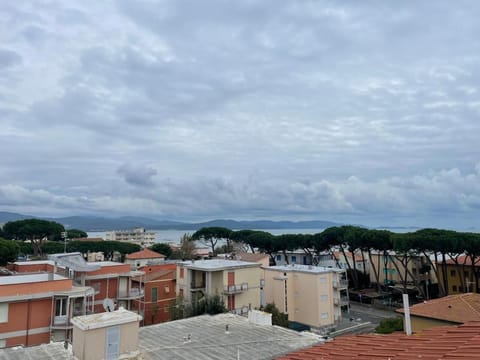 Lovely apartment near the beach Apartment in Follonica