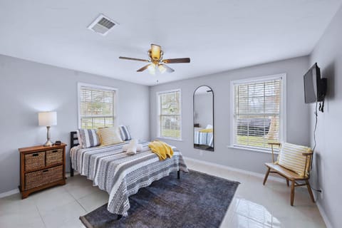 Baytown Getaway Patios BBQ Family-Friendly House in Baytown