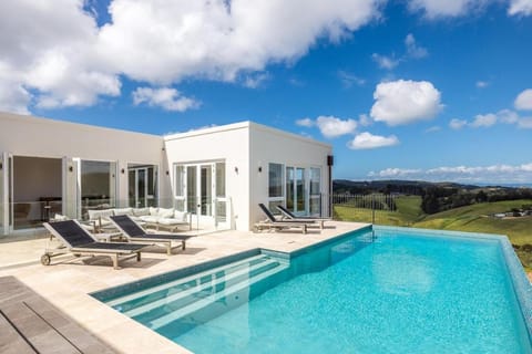 Onetangi Estate including cottage by Waiheke Pure Villa in Auckland Region