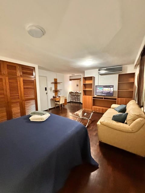TV and multimedia, Photo of the whole room, Seating area, Bedroom