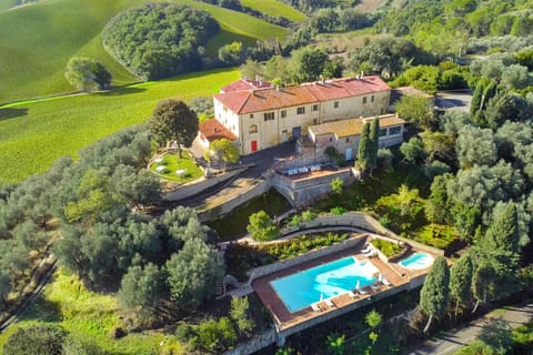 Property building, Bird's eye view, Mountain view, Mountain view, Swimming pool, Swimming pool