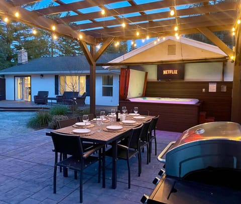 Sonoma Getaway with Hot Tub & Backyard Oasis - Dog OK House in Boyes Hot Springs