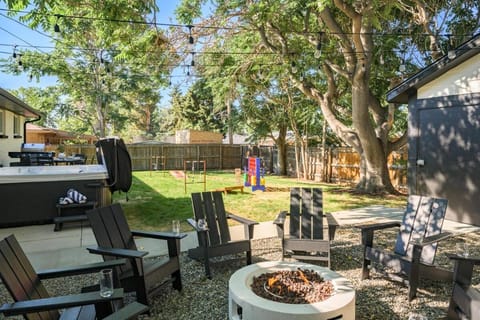 Sleeps 16 Hot Tub Arcade Movie Theater Pool Table House in Westminster