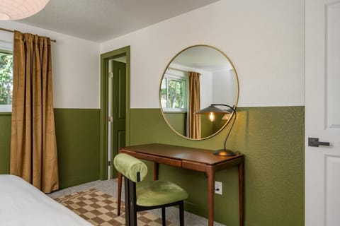 Sleeps 16 Hot Tub Arcade Movie Theater Pool Table House in Westminster