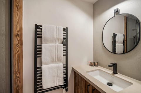 Shower, Bathroom, towels