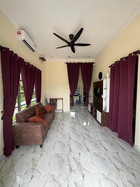 TV and multimedia, Living room, Seating area, air conditioner