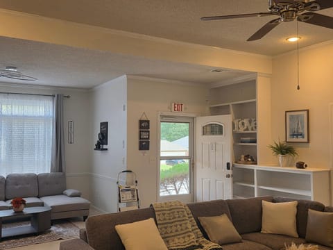 The Bama Bungalow 3BD Walk to the Game, Stay in Style House in Tuscaloosa