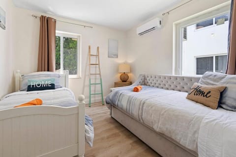 Modern and Comfort Stay in Prime Location Apartment in Coral Gables