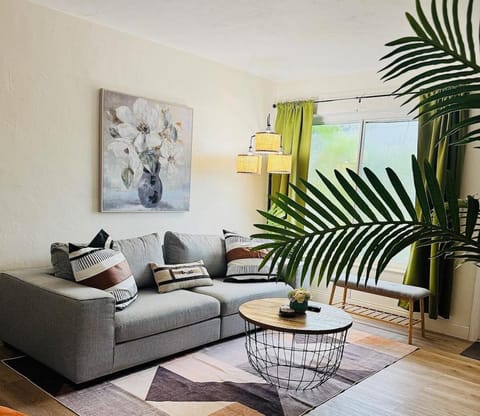 Modern and Comfort Stay in Prime Location Apartment in Coral Gables